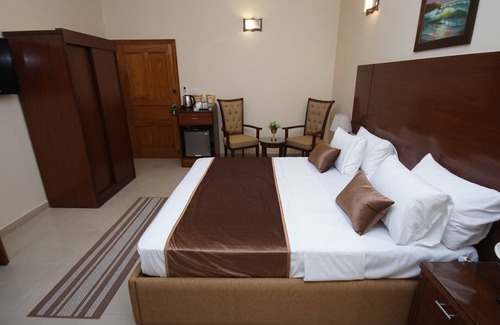 D.H.A. Hotel | Superior King Room, Fully Furnished and Fully Equipped.