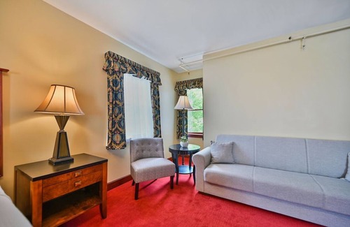 Milford House | Superior King, Tom Quick Inn, On-site Restaurant, Historic Milford Charm