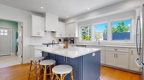South Haven House | Superior Location Steps to South Beach