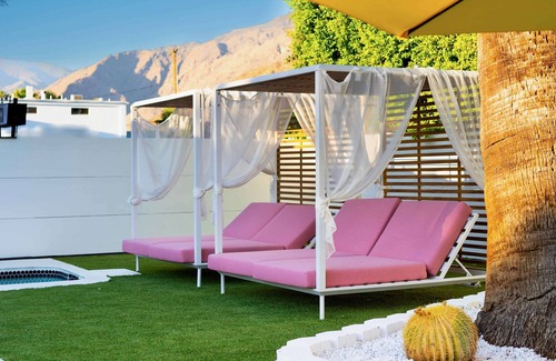 Uptown Design District Apartment | Superior Room, 1 King Bed With Sofa Bed, Kitchen, Pool View