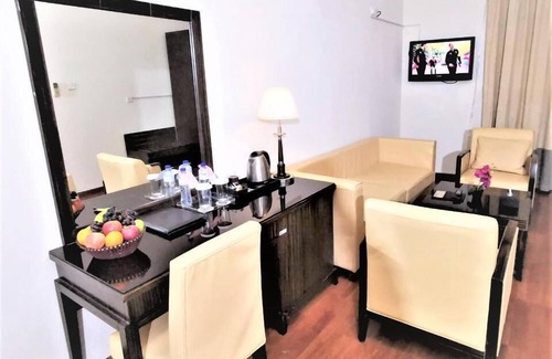 Naif House | Superior Room Near Nesto Hypermarket By Luxury Bookings