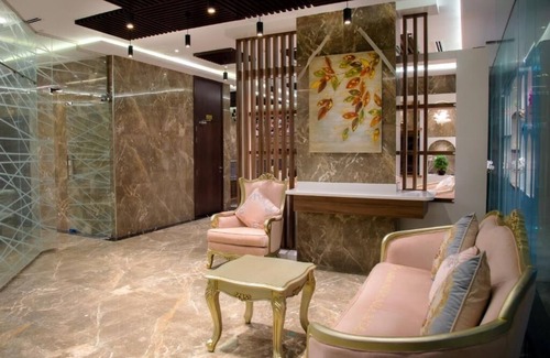 Naif House | Superior Room Near Pak Darbar Restaurant By Luxury Bookings