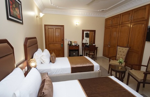 D.H.A. Hotel | Superior Twin Room, Fully Furnished and Fully Equipped.
