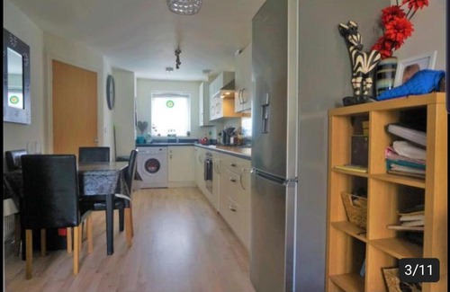 Camborne House | Superking Bedroom Close To The A30 Camborne