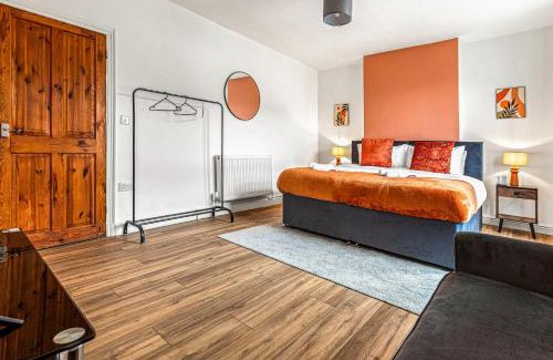 Derby House | Superking Beds, Smart TVs, Gigabit WiFi, Sleeps 6