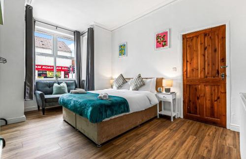 Derby House | Superking Beds, Smart TVs, Gigabit WiFi, Sleeps 6