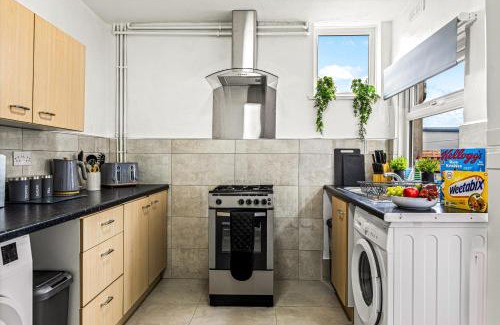 Derby House | Superking Beds, Smart TVs, Gigabit WiFi, Sleeps 6