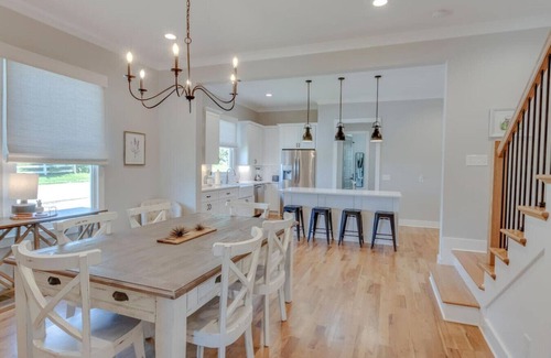Franklin House | Superstar Country Retreat - Historic Franklin Home