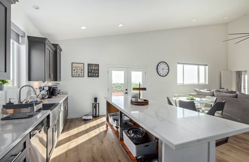 Apache Junction House | Superstition Mountains Modern Getaway