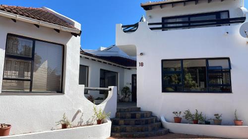 Jeffreys Bay Villa | Supertubes Villa
