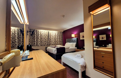 Bicker Bar Hotel | Supreme Inn Boston