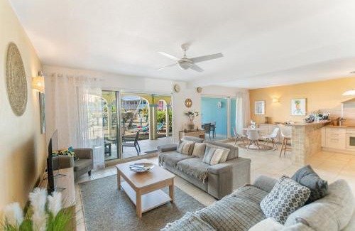 Orient Bay House | Sur la plage de la Baie Orientale, maison 4p avec jardin privatif et citerne d'eau !