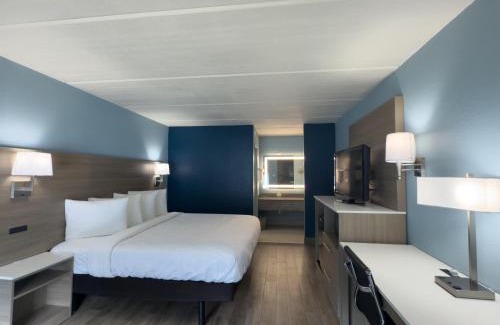 Northside Cabin | SureStay by Best Western Jacksonville Airport