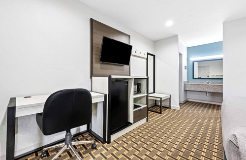 Huntsville Hotel | SureStay by Best Western Huntsville University Area