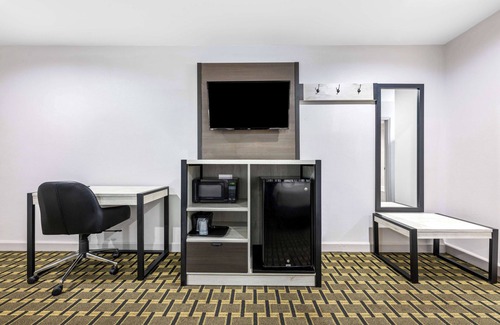 Huntsville Hotel | SureStay by Best Western Huntsville University Area
