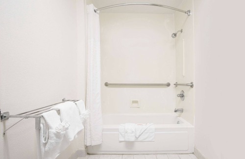 North Myrtle Beach Hotel | SureStay Hotel by Best Western North Myrtle Beach