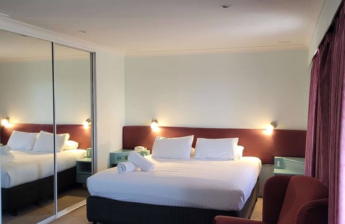 Mount Melville Hotel | SureStay Hotel by Best Western The Clarence on Melville