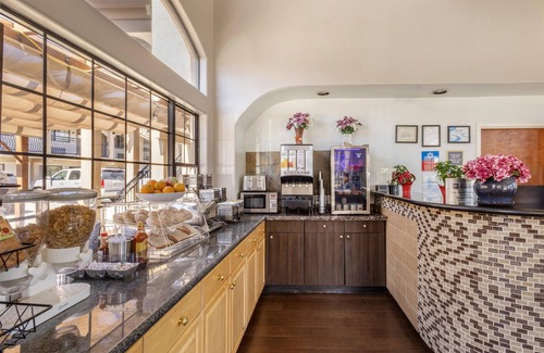 Santa Clara Hotel | SureStay Plus by Best Western Santa Clara Silicon Valley