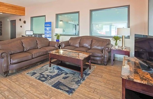 Moses Lake Hotel | SureStay Plus Hotel by Best Western Moses Lake