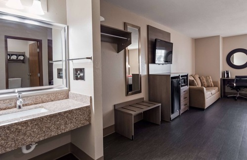 Kearney Hotel | SureStay Plus Hotel by Best Western Kearney Liberty North