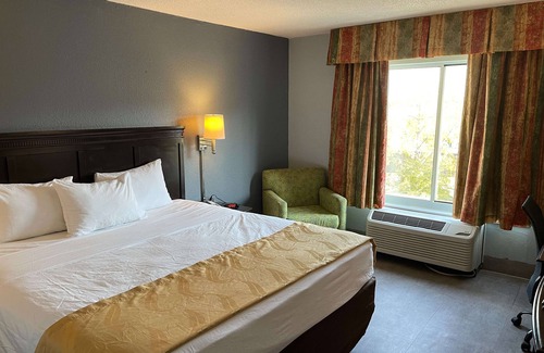 Durham Hotel | SureStay Plus Hotel by Best Western Durham Medical Center