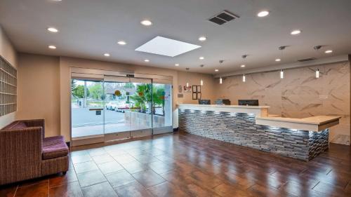 Woodlake Hotel | SureStay Plus Hotel by Best Western Sacramento Cal Expo