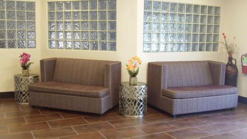 Woodlake Hotel | SureStay Plus Hotel by Best Western Sacramento Cal Expo