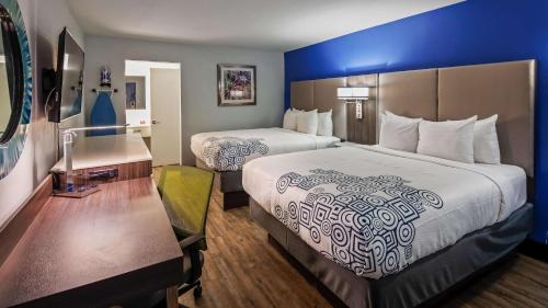 Woodlake Hotel | SureStay Plus Hotel by Best Western Sacramento Cal Expo