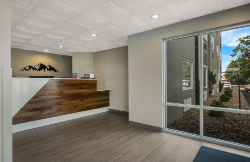 Sevierville Hotel | SureStay Plus Hotel by Best Western Sevierville