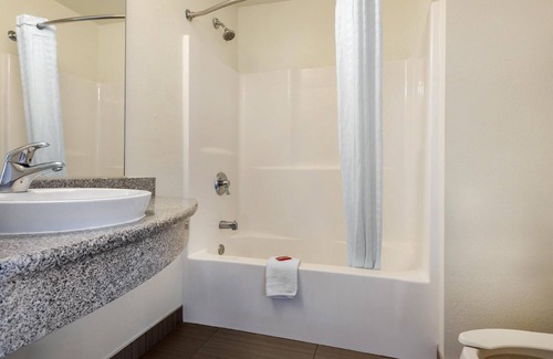 Niagara Falls Hotel | SureStay Plus Hotel by Best Western Niagara Falls East