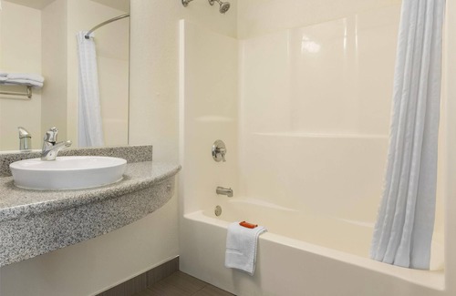 Niagara Falls Hotel | SureStay Plus Hotel by Best Western Niagara Falls East