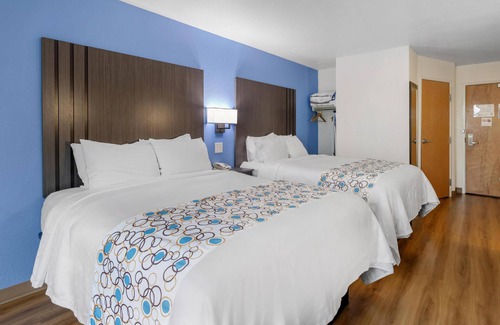 Niagara Falls Hotel | SureStay Plus Hotel by Best Western Niagara Falls East