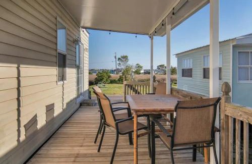Holly Ridge House | Surf City 2BR Model Home with Pool and Boat Ramp Access