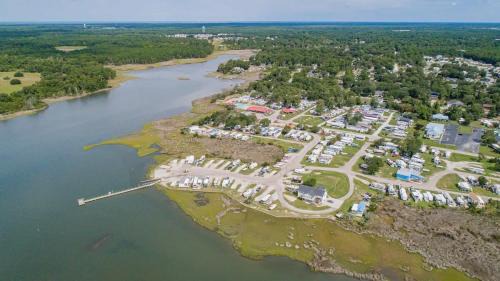 Holly Ridge House | Surf City 2BR Model Home with Pool and Boat Ramp Access