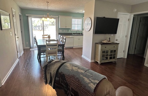 Hampstead Cottage | Surf City Beaches are beautiful! 3 BR Cottage 3 miles to Surf City Ocean & Sand