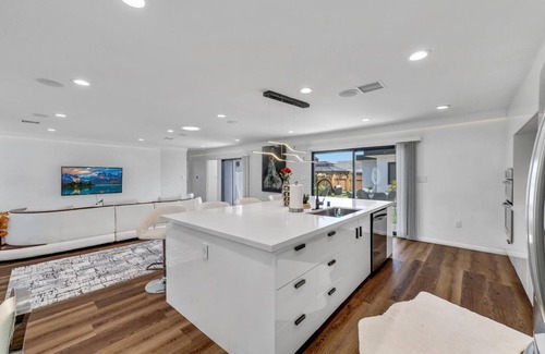 Huntington Beach Villa | Surf City Soiree modern Villa