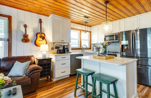 Surf City Cottage | Surf City Vacation Rental w/Hot Tub!