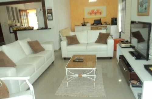 Sao Lourenco House | SURF HOUSE with swimming pool, barbecue, snooker, trampoline, ping-pong, swing.