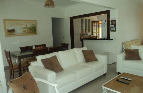 Sao Lourenco House | SURF HOUSE with swimming pool, barbecue, snooker, trampoline, ping-pong, swing.