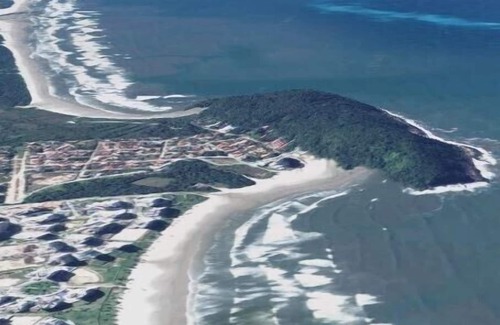 Sao Lourenco House | SURF HOUSE with swimming pool, barbecue, snooker, trampoline, ping-pong, swing.