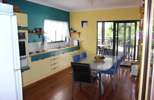 Currarong Cottage | Surf Mist Cottage Currarong - Quiet location just 120 meters to the beach