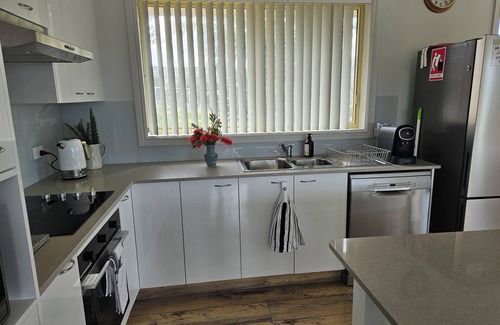 Copacabana House | Surf Mist.n2 minute flat walk to Copacabana Beach NSW. n
