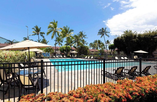 Historic Kailua Village House | Surf & Racquet Club #24 New Beds, New You!