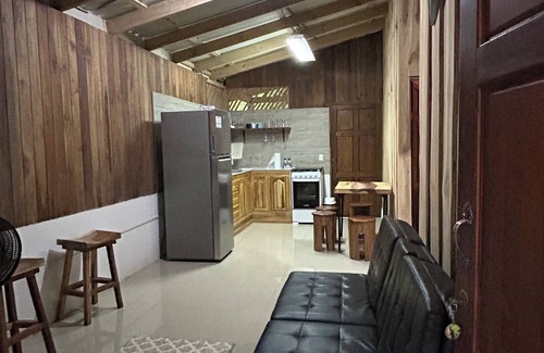 Dominicalito House | Surf Shack: 5 min to Beach/5 min to Waterfall: Great Wi-Fi - Sleeps 5