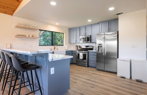Oak Shores House | Surf Shack- Exclusive Lakefront 5bd w/Boat Slip