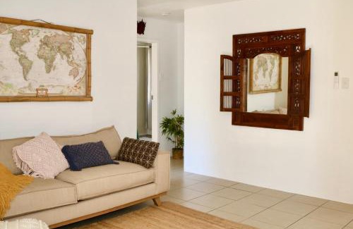 Coolangatta Apartment | Surf Shack in Iconic Rainbow Bay - Coolangatta QLD (pet friendly)