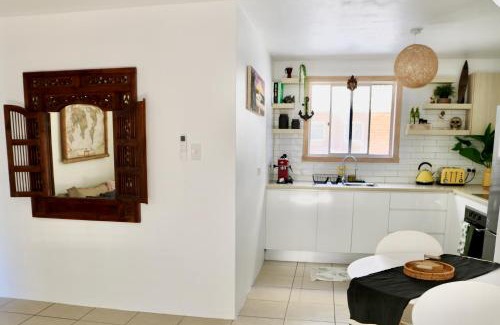 Coolangatta Apartment | Surf Shack in Iconic Rainbow Bay - Coolangatta QLD (pet friendly)