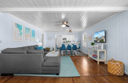 Ash House | Surf Shack|Steps to Beach|Pool|2nd Row|Sleep 17