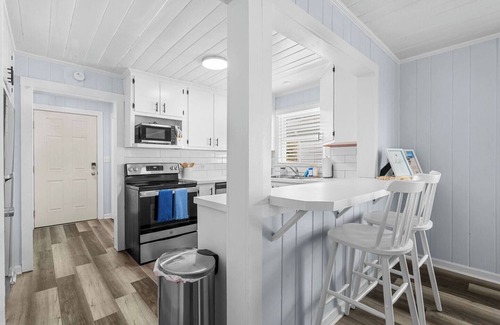 Ash House | Surf Shack|Steps to Beach|Pool|2nd Row|Sleep 17