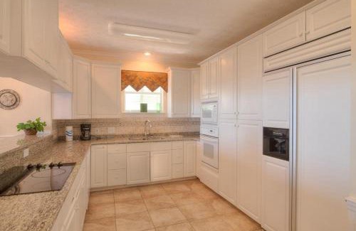 Silver Sands Beach Villa | Surf Song - Beachfront Home With Swimspa!